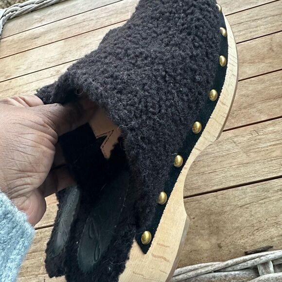 J. Crew Black Shearling Studded Women’s Clogs 6.5 - Picture 4 of 8